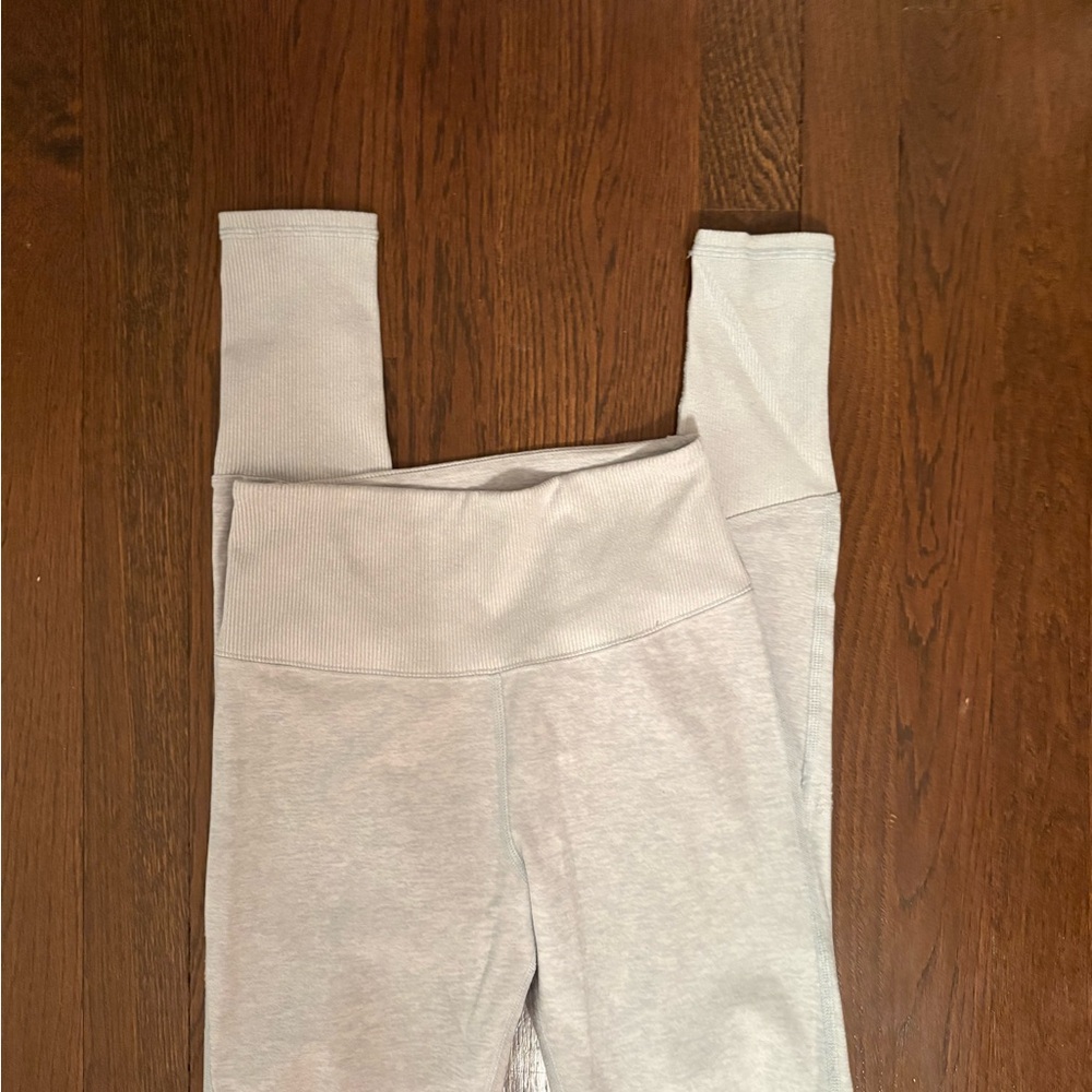 ALO Yoga High-Waist Light Gray Leggings